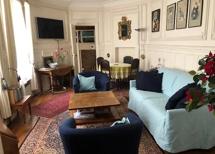 Le 35 Rue Coquilliere With Airport Pick-Up Service