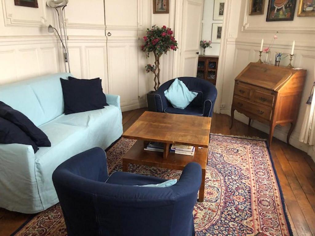 Appartement Le 35 Rue Coquilliere With Airport Pick-up Service