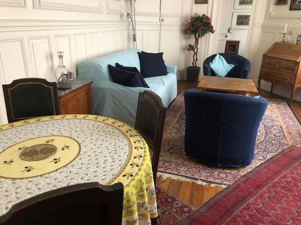 Le 35 Rue Coquilliere With Airport Pick-up Service